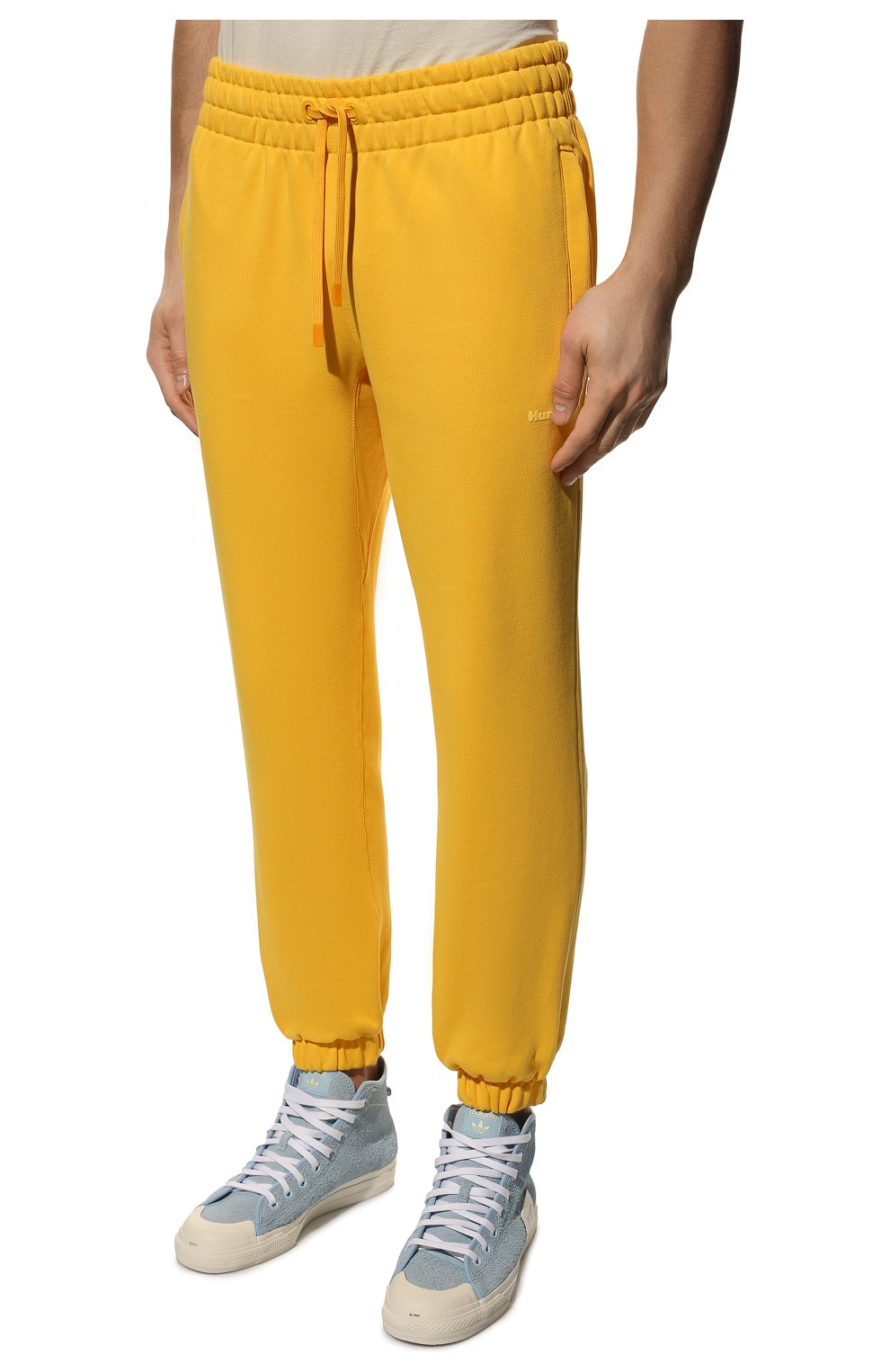 Мужские желтые хлопковые джоггеры adidas originals x pharrell williams ADIDAS ORIGINALS купить в интернет-магазине ЦУМ, арт. HG2685